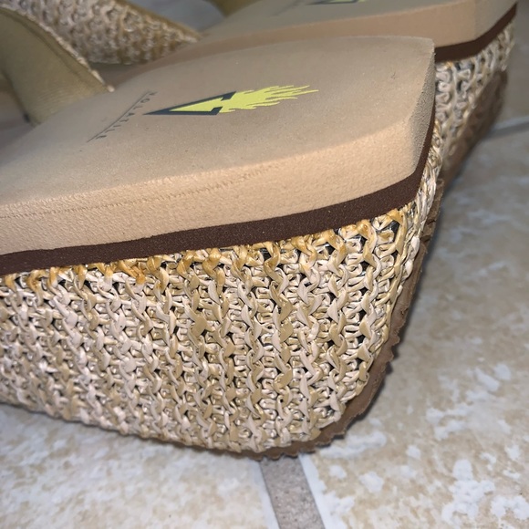 VOLATILE Straw island sandals wedges shoes women’s size 9 - Picture 13 of 14